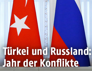 Türkeis und Russlands Flagge