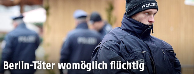Polizisten auf dem Berliner Weihnachtsmarkt