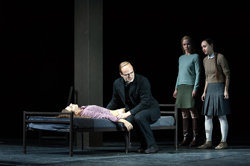 © Burgtheater/Reinhard Werner Szene aus Arthur Millers "Hexenjagd"