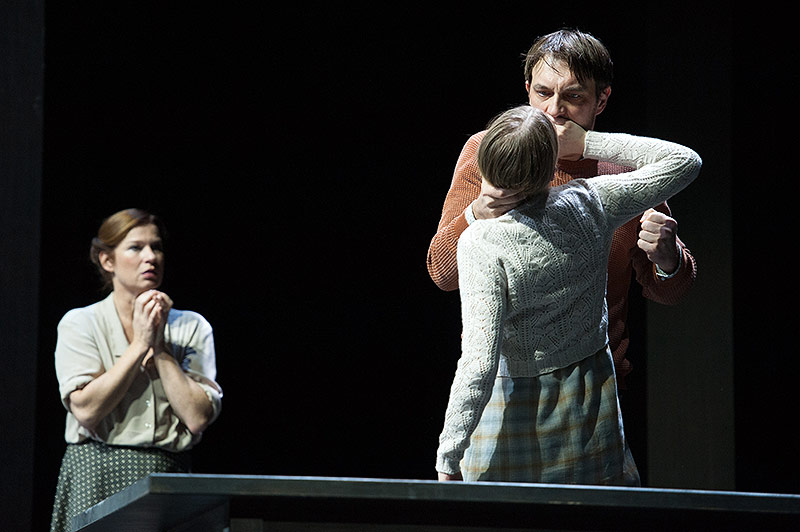 © Burgtheater/Reinhard Werner Szene aus Arthur Millers "Hexenjagd"