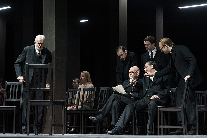 © Burgtheater/Reinhard Werner Szene aus Arthur Millers "Hexenjagd"
