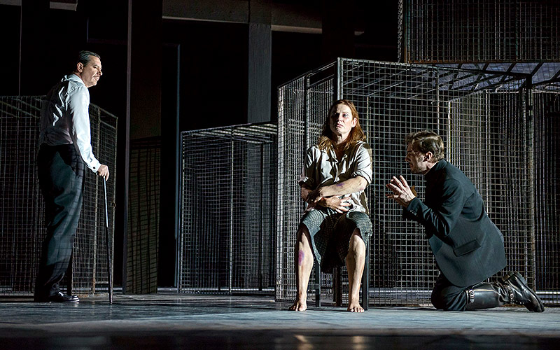 © Burgtheater/Georg Soulek Szene aus Arthur Millers "Hexenjagd"
