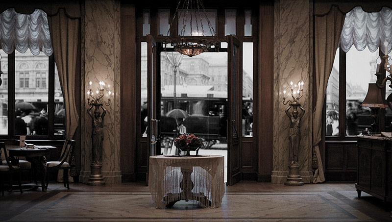© Nikolaus Geyrhalter Filmproduktion GmbH Eingangsbereich des Hotel Sacher
