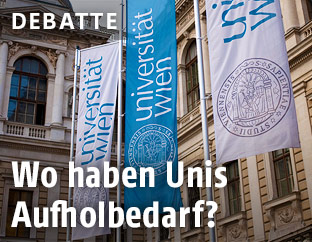 Fahnen vor der Hauptuniversit&auml;t in Wien