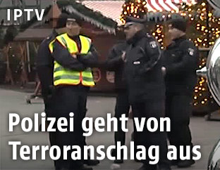 Polizei am Weihnachtsmarkt