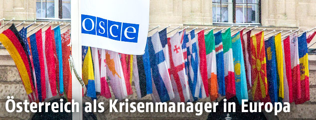 OSZE-Fahne und diverse L&auml;nderflaggen