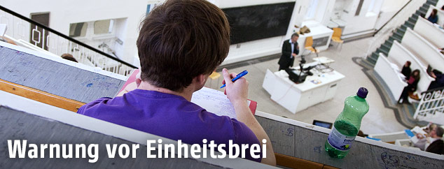 Student in einem H&ouml;rsaal
