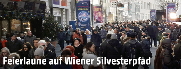 Menschen auf Silvesterpfad