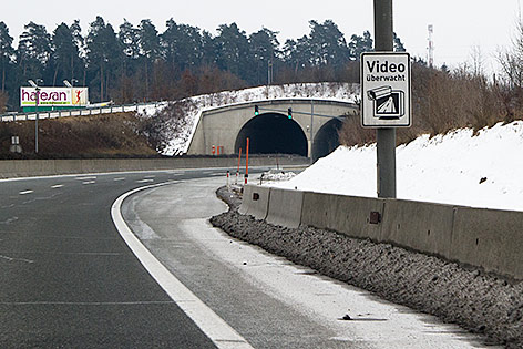 © ORF.at/Zita Klimek Videoüberwachungsschild auf Autobahn
