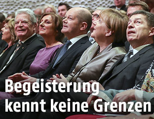 Der deutsche Bundespr&auml;sident Joachim Gauck, der Hamburger B&uuml;rgermeister Mayor Olaf Scholz und die deutsche Bundeskanzlerin Angela Merkel