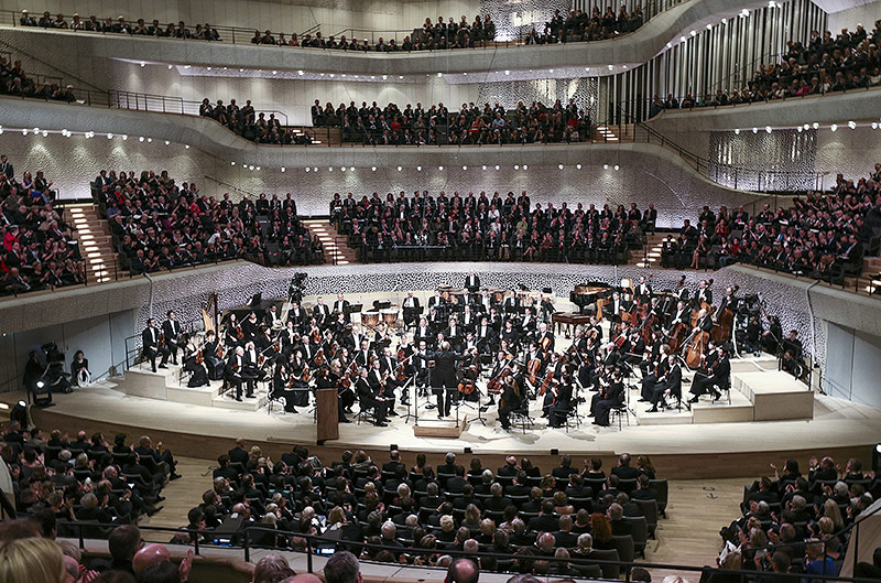 © Reuters/Christian Charisius Blick in den Konzertsaal der Elbphilharmonie in Hamburg