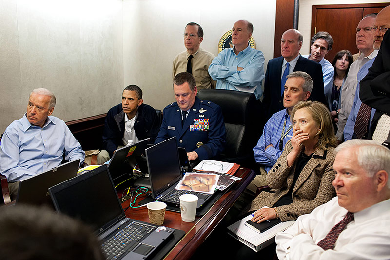 © Reuters/White House/Pete Souza Archivbild aus dem Jahr 2011 von US-Präsident Barack Obama und mehreren anderen Personen im "Situation Room" im Weißen Haus