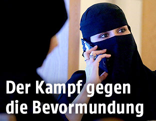 Frauen in einem Cafe in Saudi Arabien