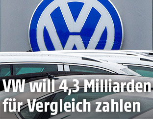 VW-Logo auf Gebäude eines Händlers in Woodbridge (US-Bundesstaat Virginia)