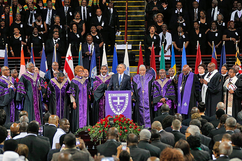 © Reuters/Brian Snyder Archivbild aus dem Jahr 2015: US-Präsident Barack Obama singt "Amazing Grace"