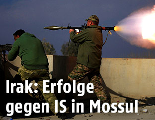 Irakische Kämpfer mit einem Raketenwerfer