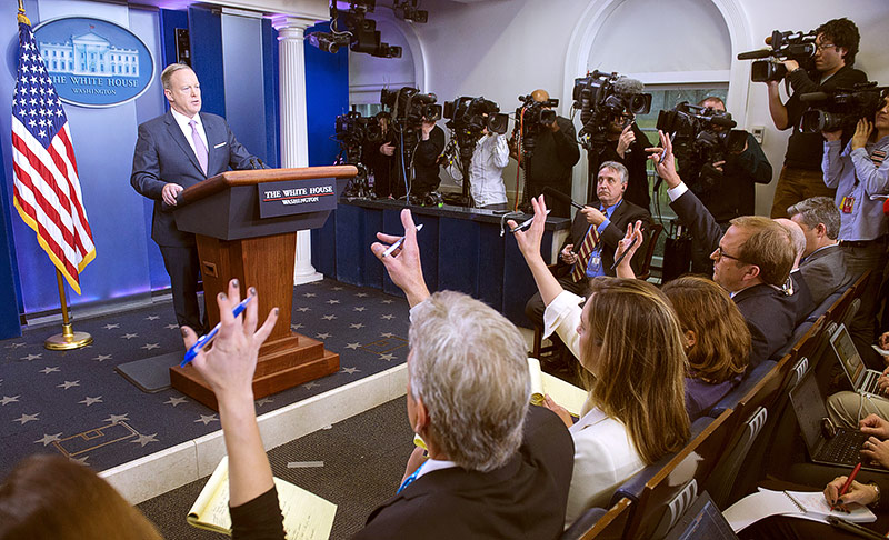 © APA/AFP/Saul Loeb US-Präsidialamtssprecher Sean Spicer vor der Presse