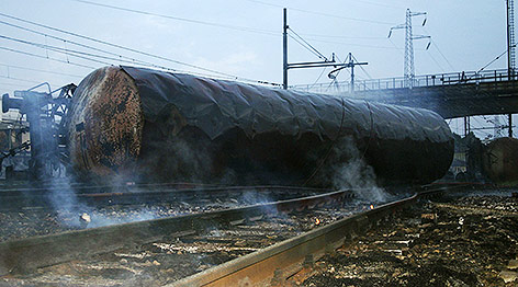 © Reuters/Corpo Nazionale dei Vigili del Fuoco Archivbild aus dem Jahr 2009 zeigt umkekippten Tankwagen