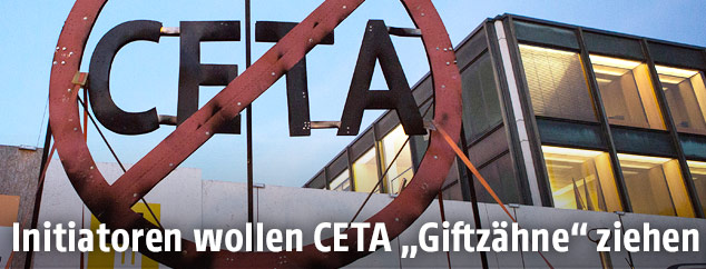 Durchgestrichenes CETA-Schild