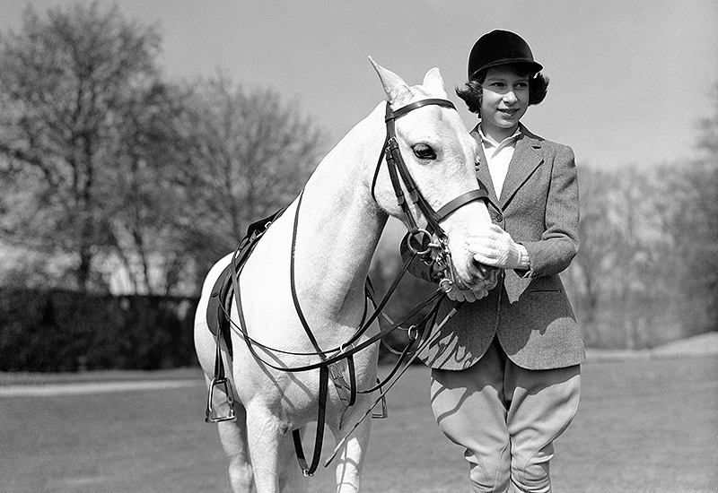 © AP Prinzessin Elisabeth an ihrem 13. Geburtstag mit einem Pferd im Windsor Park