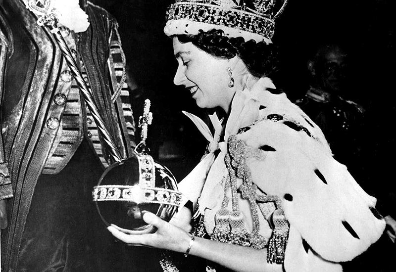 © AP Queen Elisabeth II bei der Krönung