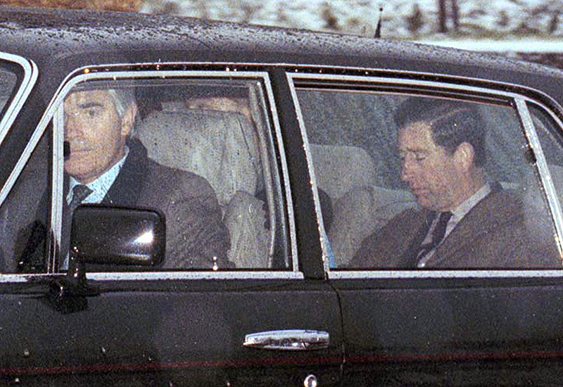 © AP Prinz Charles nach der Scheidung von Diana in einem Auto