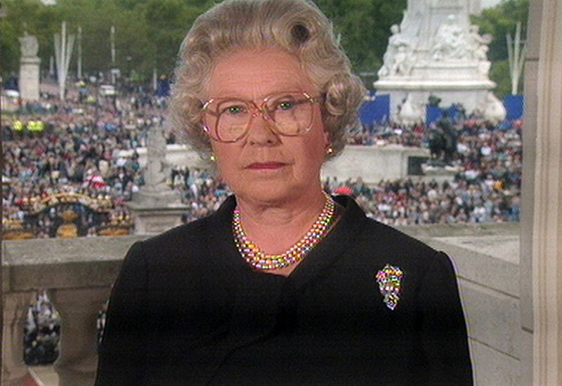 © AP Die Queen bei einer Fernsehansprache zu Dianas Tod
