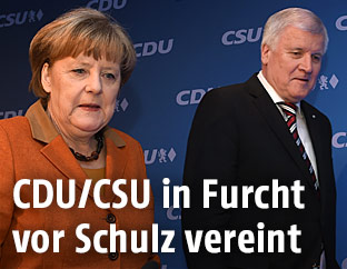 Deutschlands Kanzlerin Angela Merkel und der Chef der Schwesterpartei CSU, Horst Seehofer,