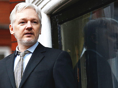 © Reuters/Peter Nicholls Julian Assange in London