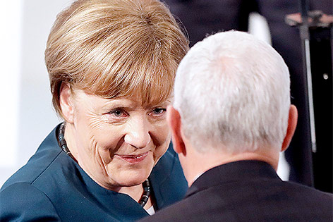 © APA/AP/Matthias Schrader Angela Merkel und Mike Pence