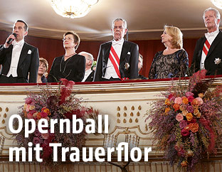 Eveline Steinberger-Kern, Bundeskanzler Christian Kern, Doris Schmidauer, Bundespr&auml;sident Alexander Van der Bellen, Nationalratspr&auml;sidentin Doris Bures und Vizekanzler Reinhold Mitterlehner