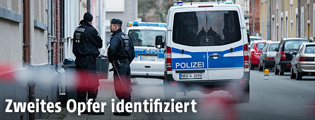 Polizisten am Tatort