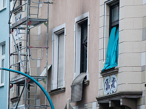 © APA/AP/Marcel Kusch Tatort in Herne, an dem eine Leiche in einem abgebrannten Apartment gefunden wurde