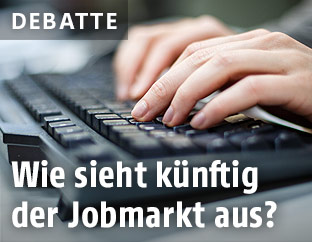 Hände auf Tastatur