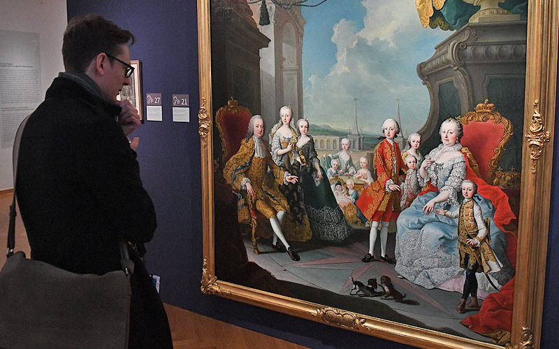 © APA/Helmut Fohringer Gemälde von Maria Theresia mit Familie im Hofmobiliendepot in Wien
