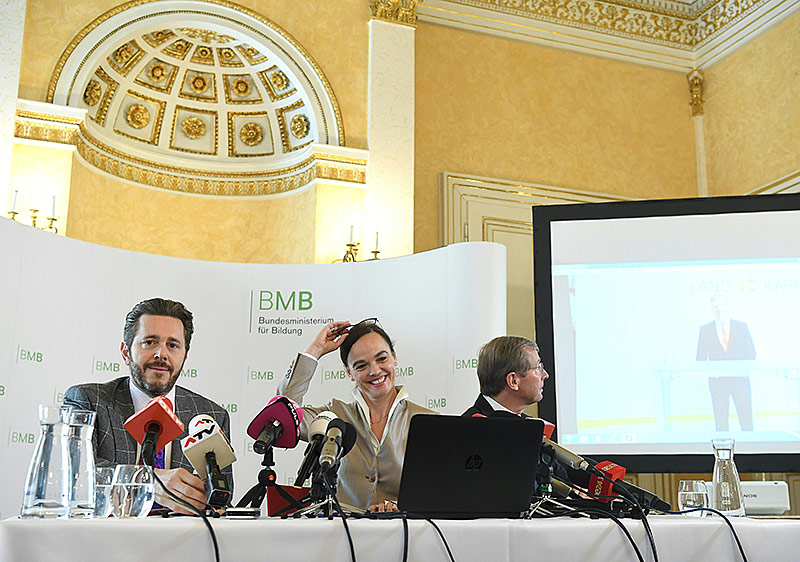 © APA/Helmut Fohringer Staatssekretär Harald Mahrer, Bildungsministerin Sonja Hammerschmid und der Salzburger Landeshauptmann Wilfried Haslauer