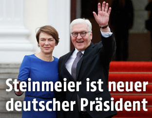 Der deutsche Bundespräsident Frank-Walter Steinmeier und seine Frau Elke Buedenbender