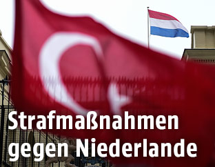 Fahnen der T&uuml;rkei und der Niederlande