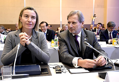 © APA/AFP/Bertrand Guay EU-Außenbeauftragte Federica Mogherini und EU-Kommissar Johannes Hahn