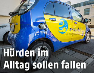 Elektroauto beim Aufladen