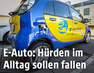 Elektroauto beim Aufladen
