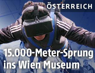 Mann mit Virtual-Reality-Brille
