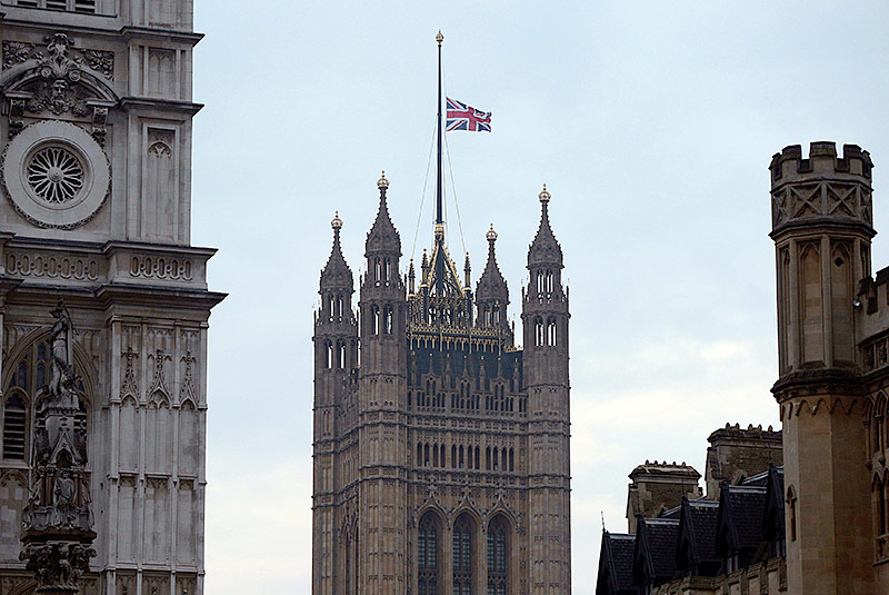 © APA/AP/Jonathan Brady Britsiche Fahne des House of Parliament in London auf Halbmast