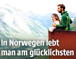 Menschen auf Aussichtsplattform