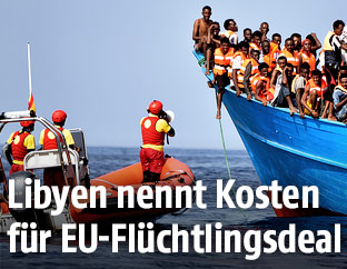 Fl&uuml;chtlingsboot auf dem Meer