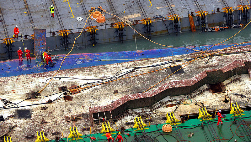 © APA/AFP/Hankook Ilbo Bergung der Fähre "Sewol"
