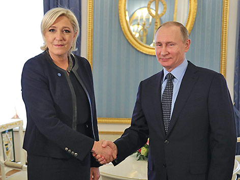 © APA/AFP/Sputnik/Mikhail Klimentyev Russlands Präsident Wladimir Putin und die französische Präsidentschaftskandidatin Marine Le Pen