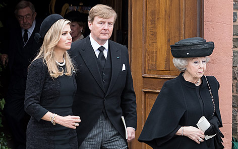 © APA/AFP/dpa/Guido Kirchner Beatrix, König Willem-Alexander von den Niederlanden und Königin Maxima von den Niederlanden