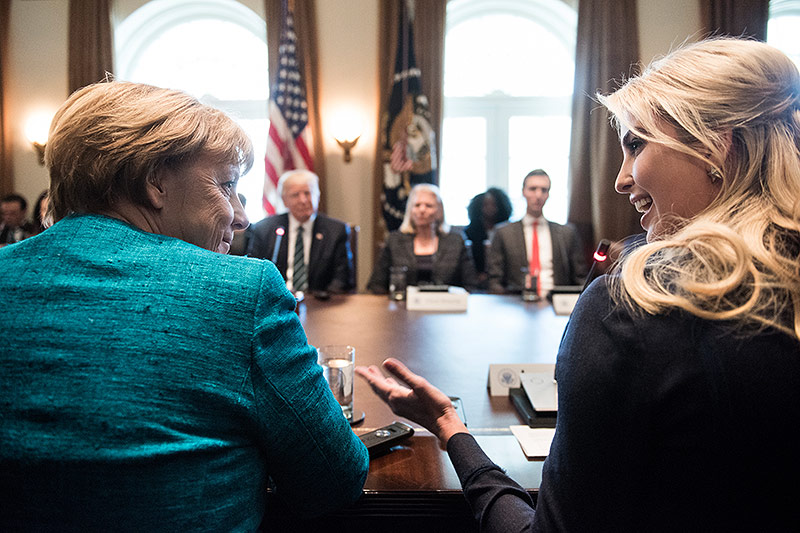© APA/AFP/Brendan Smialowski Angela Merkel und Ivanka Trump