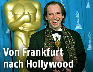 Filmkomponist Hans Zimmer im Jahr 1995 mit gewonnenem Oscar